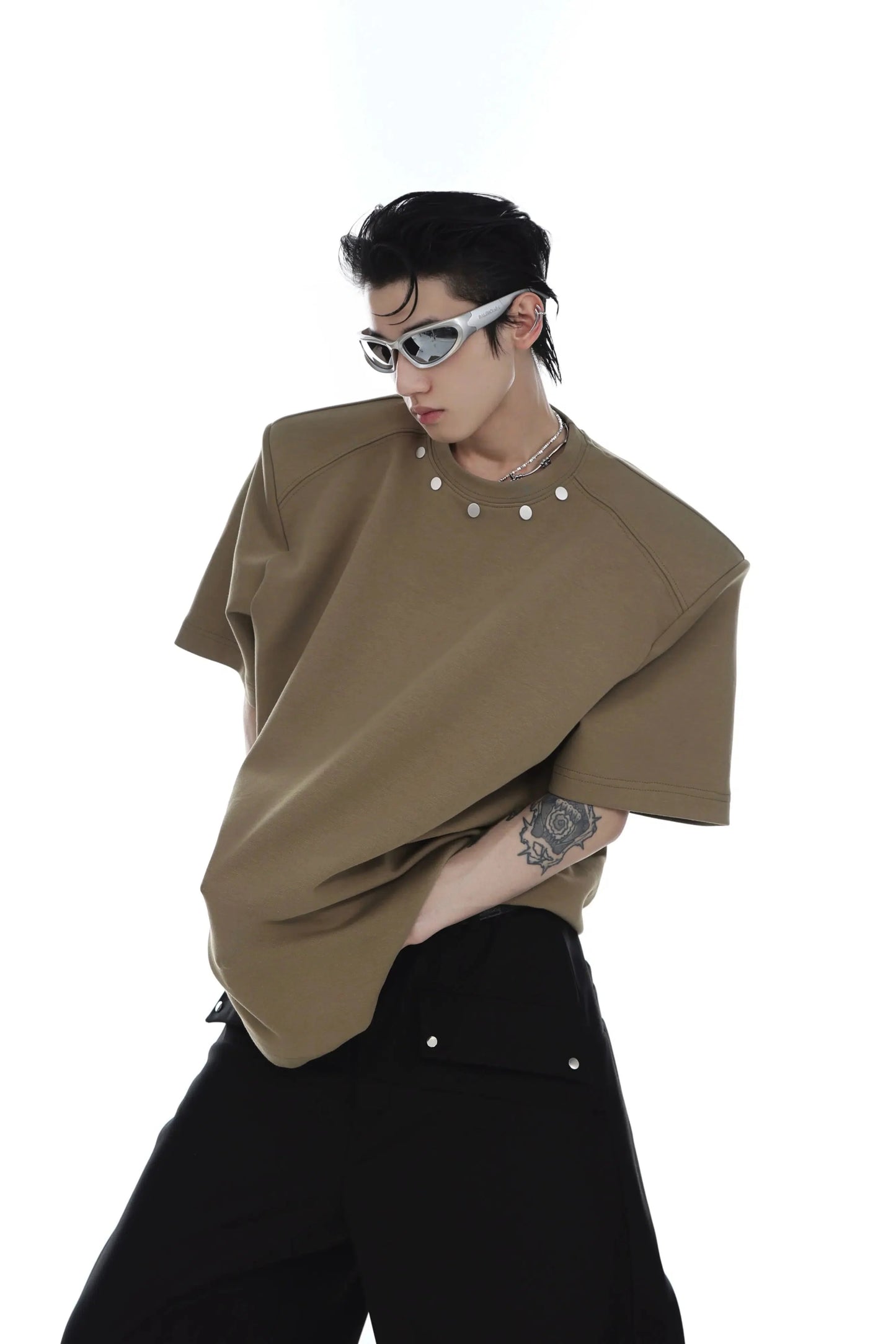 Metal Button Shoulder Pad T-shirt-ArguE CulturE